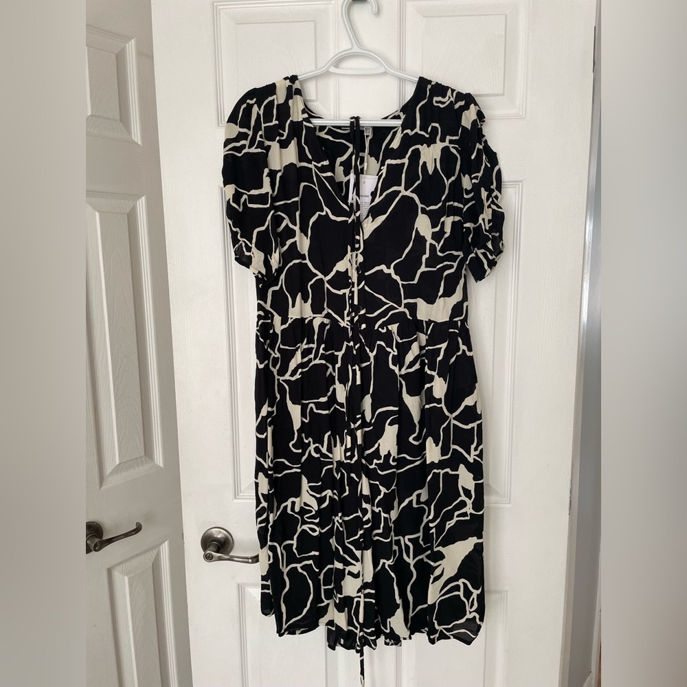 Elegant Black and Cream Midi Dress